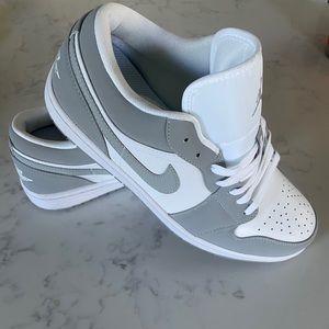 Air Jordan 1 Low White Wolf Grey size 10 *NEW*
